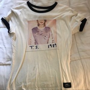 Taylor Swift 1989 Tour t-shirt